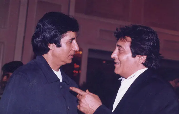 Vinod Khanna and Amitabh Bachchan, despite the competition, starred in blockbusters such as Amar Akbar Anthony, Parvarish, Reshma Aur Shera, Muqaddar Ka Sikandar, Zameer, Hera Pheri and Khoon Paseena. But Bachchan was the undisputed hero; Khanna, always the second man.