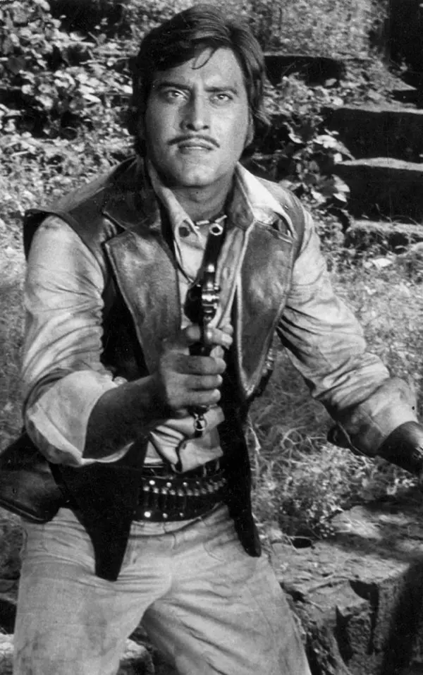 Vinod Khanna decided to try his hand at acting and debuted as a villain in Sunil Dutt`s 1968 film Man Ka Meet. It wouldn`t be wrong to say that Khanna was a hero who was overshadowed by a bigger star. In several films, Khanna acted with Amitabh Bachchan, and while the pair was a great success, the angry young man that Bachchan became synonymous with often stole the show.
