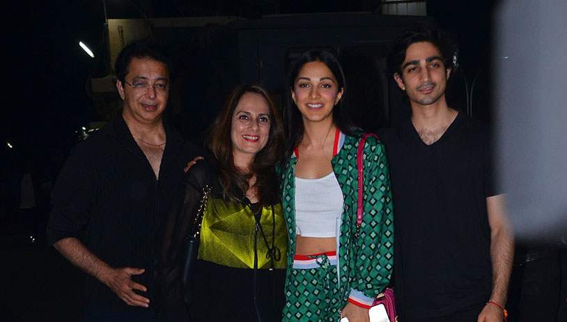 Good Newwz: Kiara Advani snapped with her parents at exclusive premiere