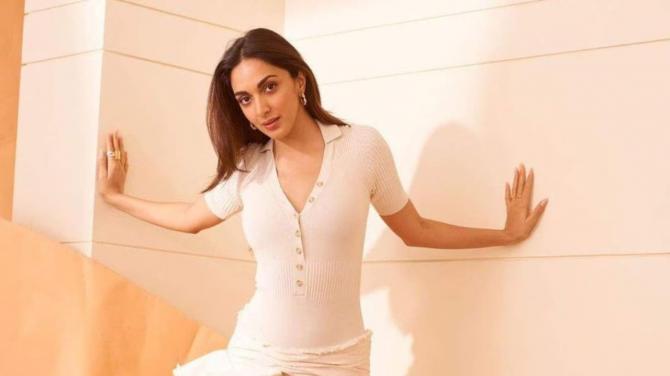 Tamannaah Bhatia To Mrunal Thakur: Bollywood Actresses Who Shocked Fans With Extremely Bold Lovemaking Scenes
