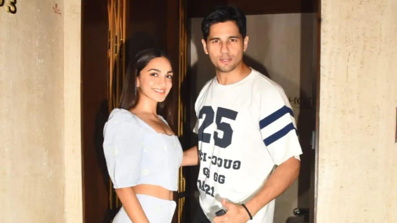 SPOTTED! Sidharth Malhotra And Kiara Advani Twin In White As They Visit Manish Malhotra`s House