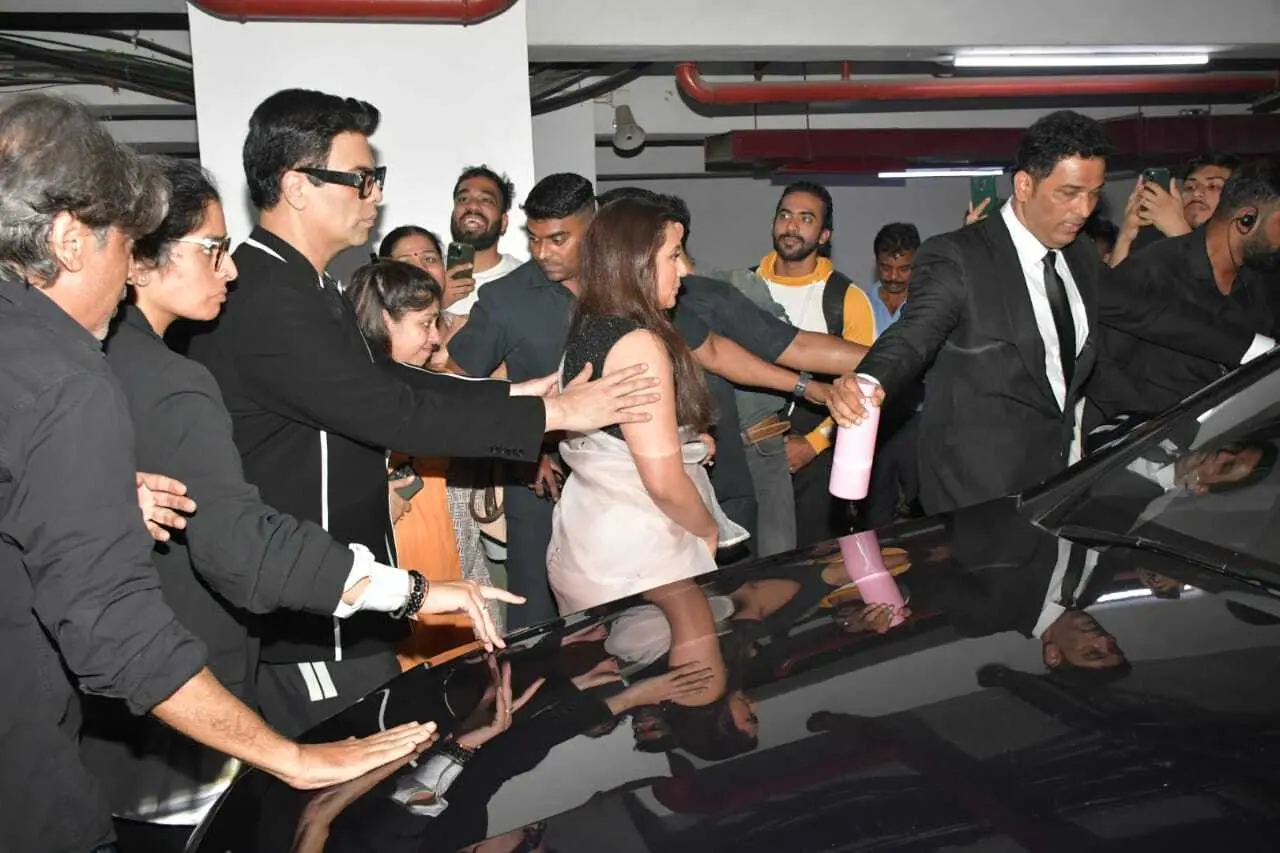 Karan and Rani made their way to the theatre cutting through a sea of people