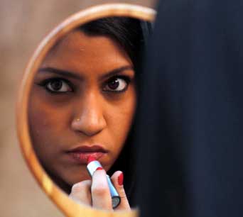 Lipstick Under My Burkha-Official Trailer