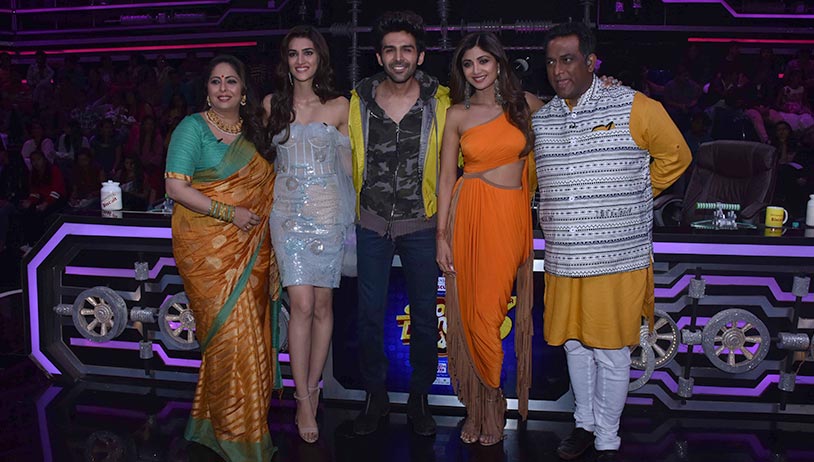 Kriti Sanon and Kartik Aaryan promote Luka Chuppi on Super Dancer 3
