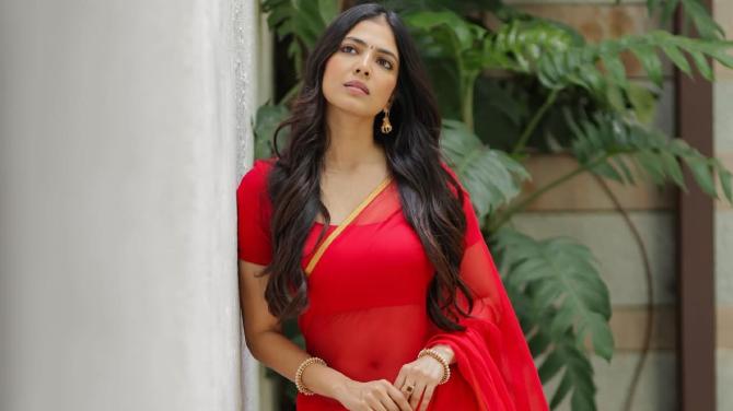 5 Saree Inspiration To Take From Thangalaan Diva Malvika Mohanan