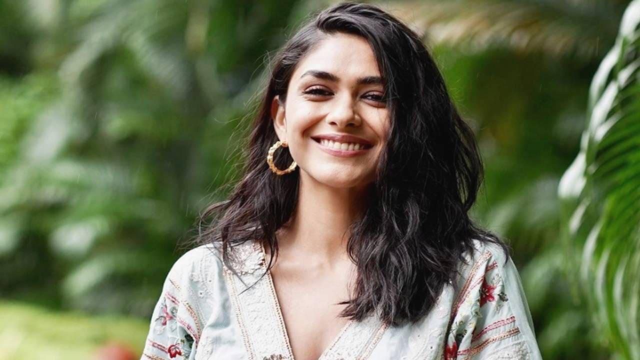 Cannes 2023: Watch! Mrunal Thakur Spotted At Mumbai Airport As She Jets Off For Her Red Carpet Debut