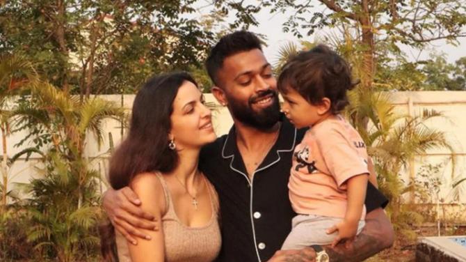 Ileana D`Cruz To Dia Mirza: Bollywood Actresses Whose Sudden Pregnancy Announcements Shocked Us
