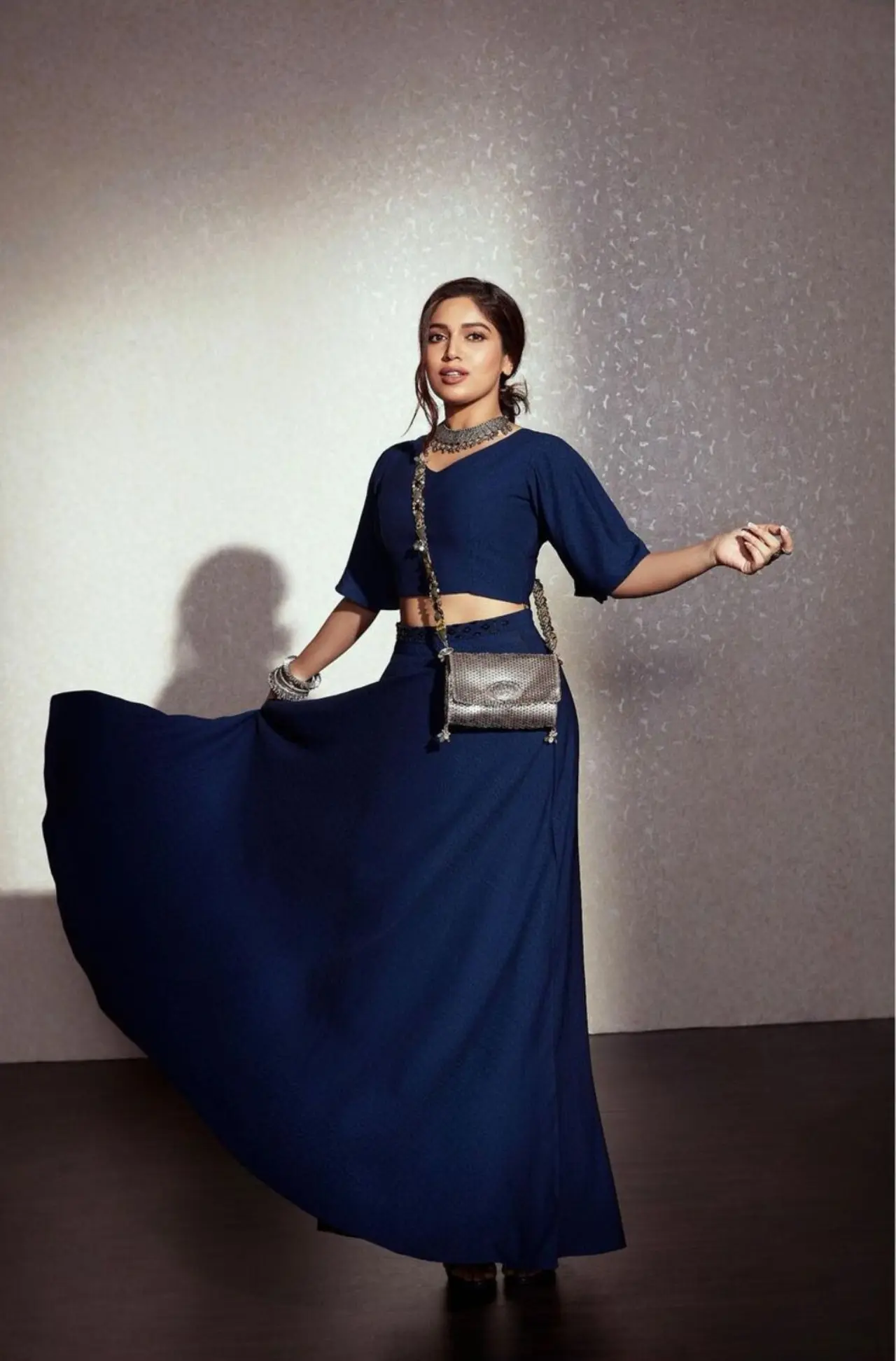 Not in a mood to go out al traditional but still want to get the feels? Opt for a flowy full length skirt and a matching crop top and dance to the beats of the garba music