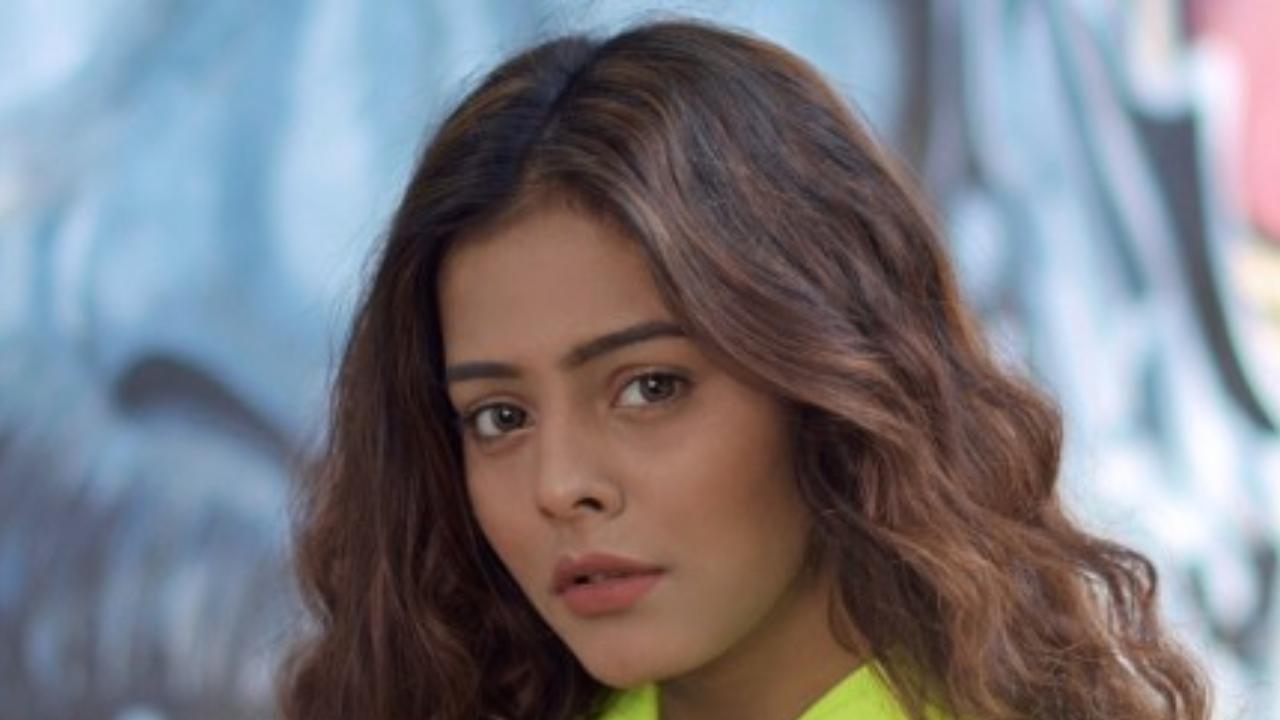 Shreya Jain celebrates unrequited love with debut track Pasbaan