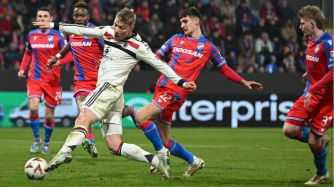 Manchester United`s Thrilling 2-1 Victory Over Viktoria Plzen