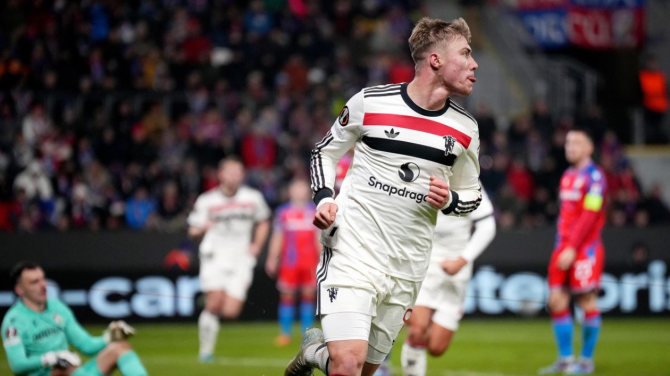 Manchester United`s Thrilling 2-1 Victory Over Viktoria Plzen