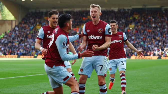West Ham`s Thrilling 2-1 Victory Over Wolves in an Unforgettable Match