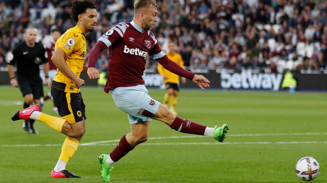 West Ham`s Thrilling 2-1 Victory Over Wolves in an Unforgettable Match