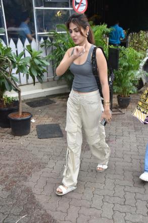 In Bandra, Rhea Chakraborty was seen.