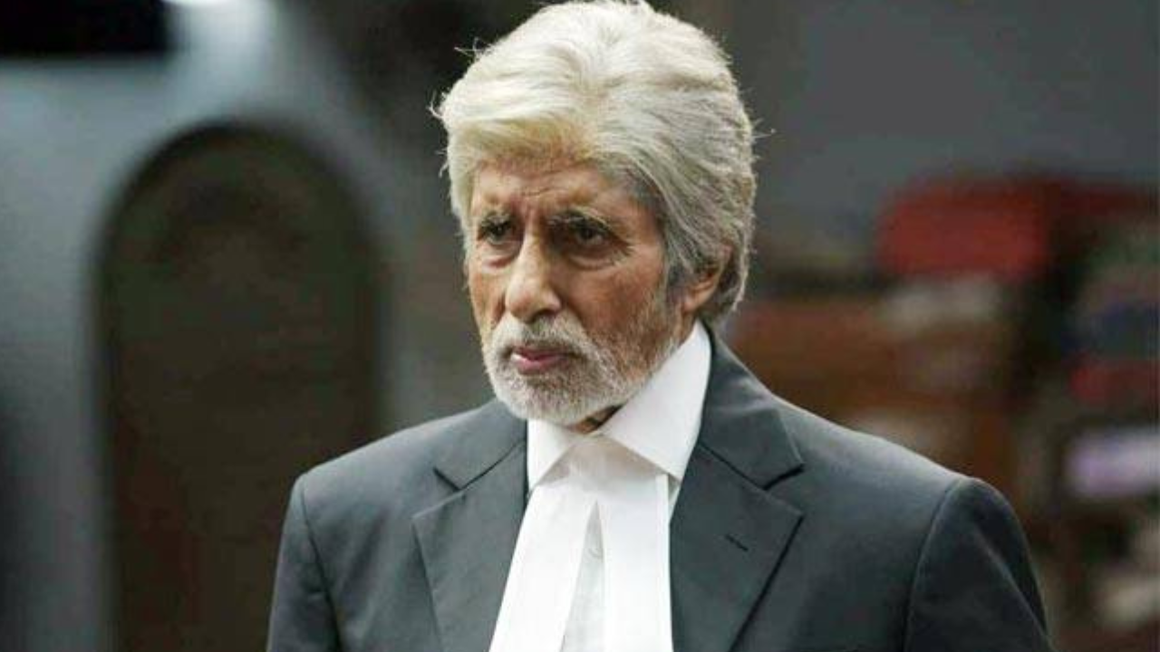 The polluted Delhi mask and signing without a script