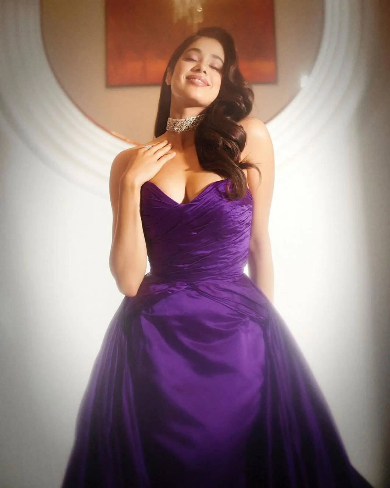 The actress wore a purple Gauri & Nainika creation for the ceremony and looked drop-dead gorgeous. Her hair was done in soft waves. She completed her look with a choker