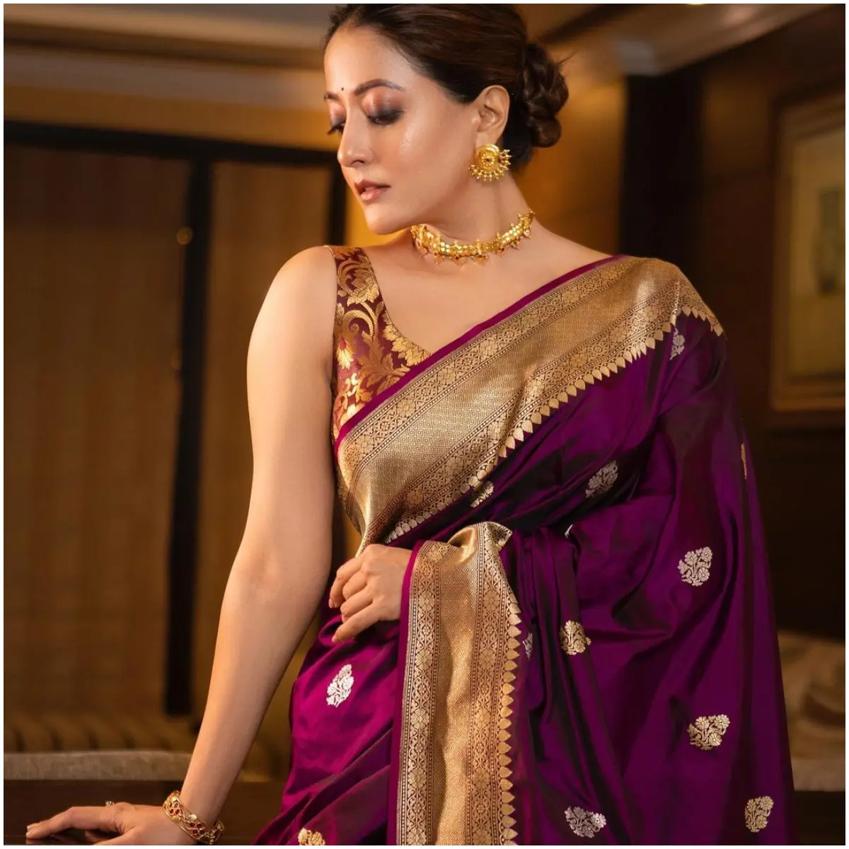 Raima Sen, who started her acting career with Godmother in 1999, is a classic Bong beauty who has been lighting up our screens in both Hindi and Bengali cinema.