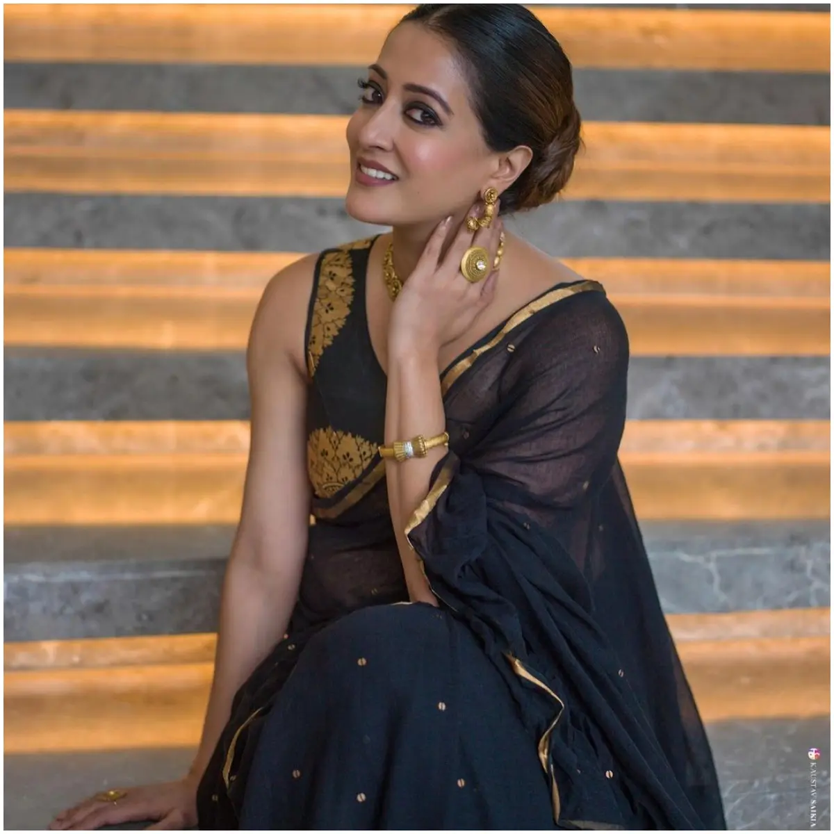 Here, Raima tries a saree with a different twist as she poses in a black and gold saree