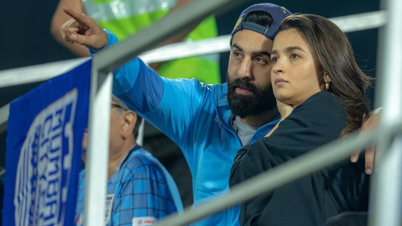 In Pictures: Ranbir Kapoor And Alia Bhatt Flaunt Their PDA As They Cheer For Mumbai FC`s Match