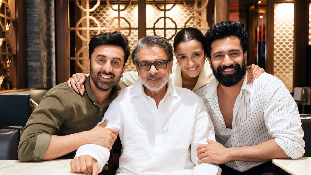 Ranbir Kapoor celebrates birthday with “Love & War” family
