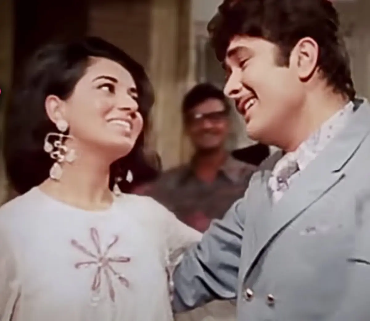 Randhir Kapoor and Babita in the song, `Bhanwre Ki Gunjan`