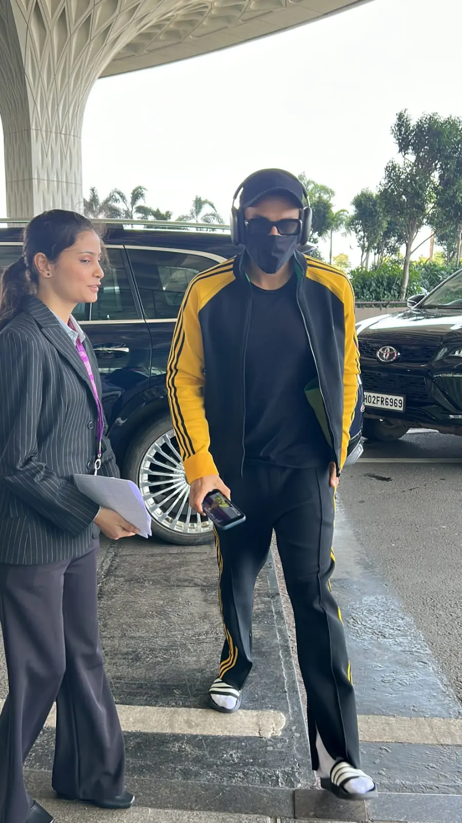 The actor was seen jetting off in his usual chic style