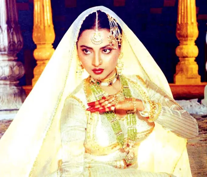 Umrao Jaan (1981) - Umrao Jaan, a famous Lucknowi courtesan`s love for poetry and her heart-breaks was beautifully portrayed by gems like Dil cheez kya hai, Justuju jiski.