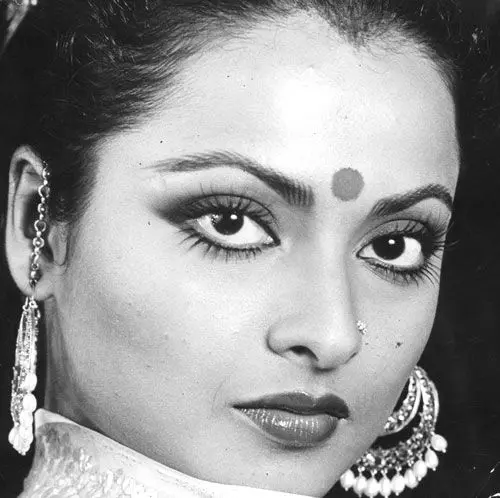 Rekha was born on October 10, 1954, in Chennai (then Madras) to legendary Tamil actor Gemini Ganesan and Telugu actress Pushpavalli. Rekha`s birth name is Bhanurekha Ganesan.