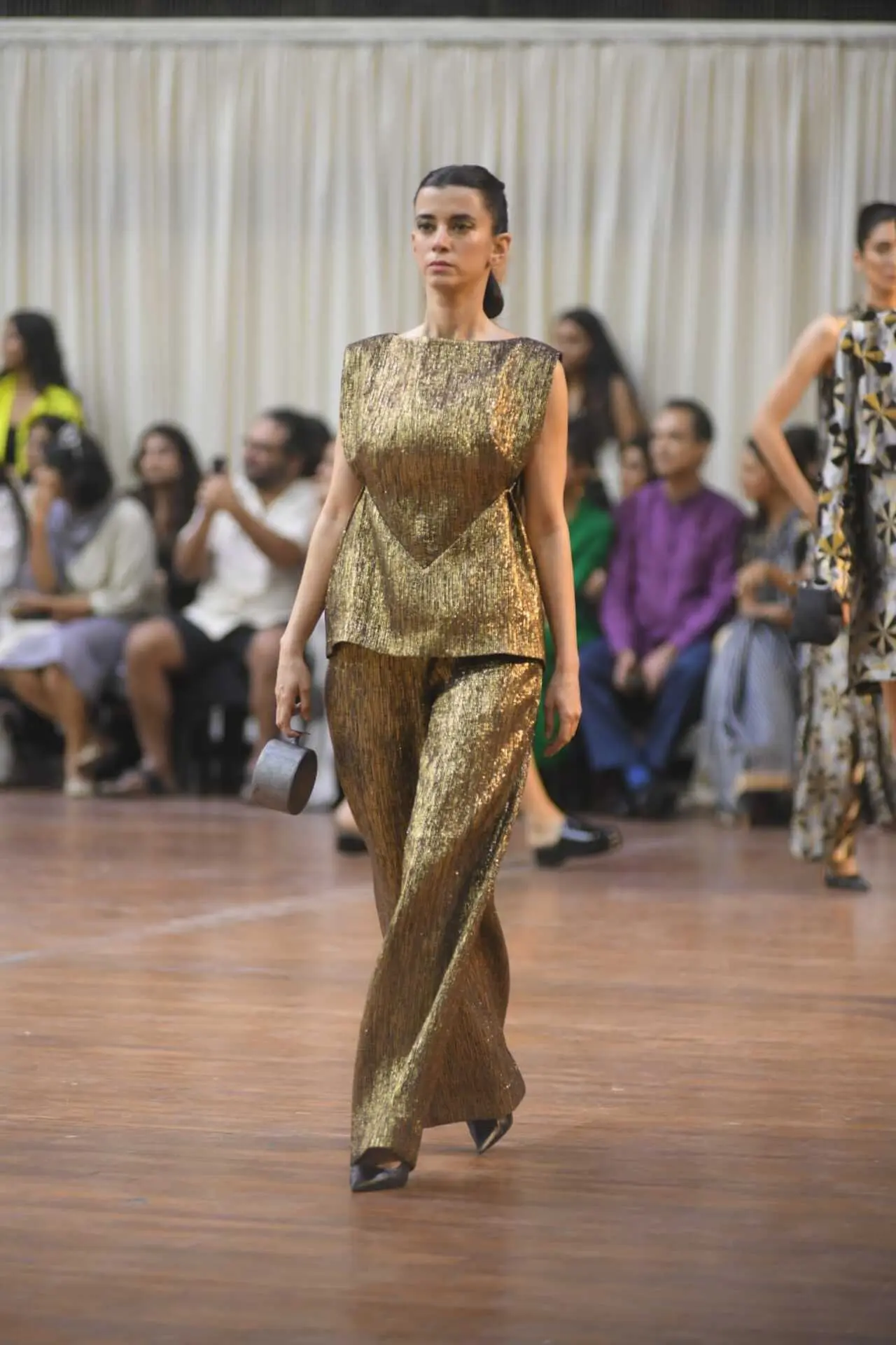 Saba Azad sprinkled golden sparkles on the ramp