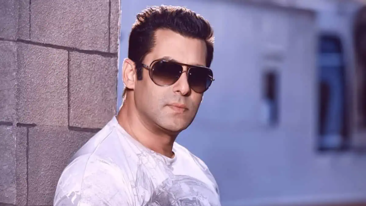 Salman Khan Yet Again Receives Death Threat; Mumbai Police File Complaint