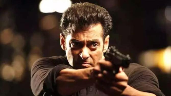 5 Bollywood Actors Who Own A Licensed Gun