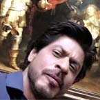 SRK poses with Rembrandt painting at Rijksmuseum