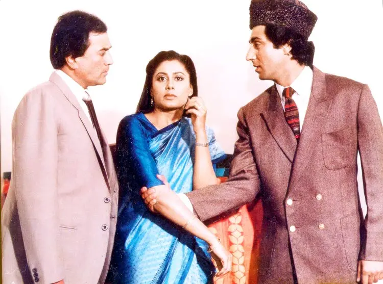 A still from the film `Avaam` starring Rajesh Khanna, Smita Patil and Raj Babbar.