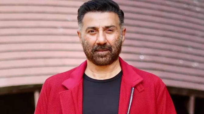 Virat-Anushka To Kareena Kapoor, 7 Celebrities Who Missed The Ambani Wedding