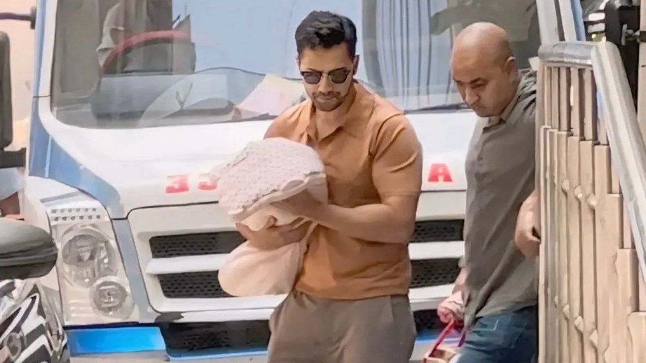 Sweet Gesture for the Paparazzi