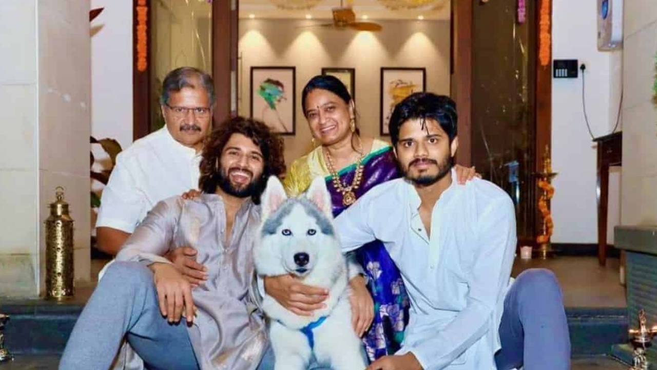 Vijay`s Dinner with Mom: A Sweet Reminder to Value Family Time