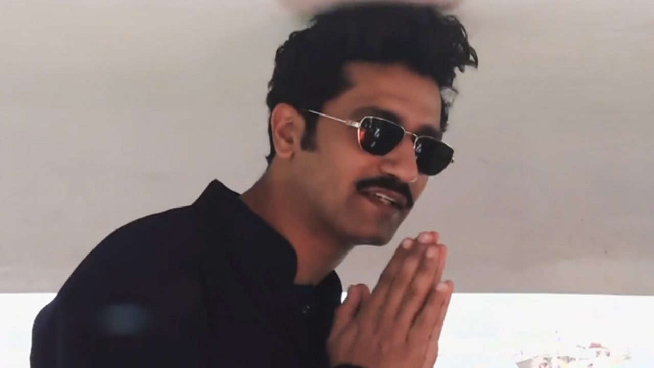 Vicky Kaushal Takes a Holy Dip at Mahakumbh 2025 Ahead of Chhaava Release