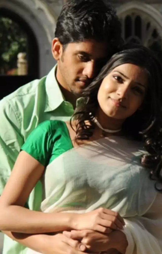 Karthik, an graduate, wants to make films. He falls in love with Jessie, his neighbour, but her father opposes their relationship due to religious differences