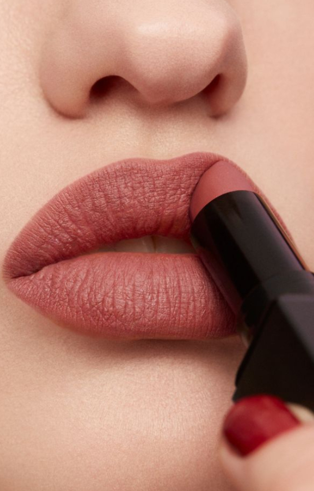 Why settle for lipsticks that fade when you can have a bold color that lasts? Revlon`s lipstick is nourished with Vitamin-E-rich formula and lasts for 8 hours.