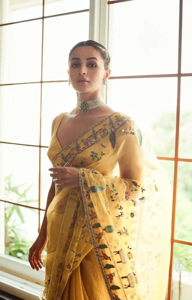 Paired with a sleek twisted bun, Alia`s ensemble exudes modern sophistication while paying homage to traditional aesthetic.