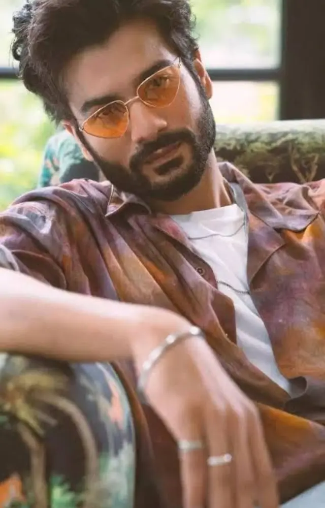 Sunny Kaushal, known for his remarkable performances, started his Bollywood journey by assisting on the sets of `Gunday` and `My Friend Pinto`