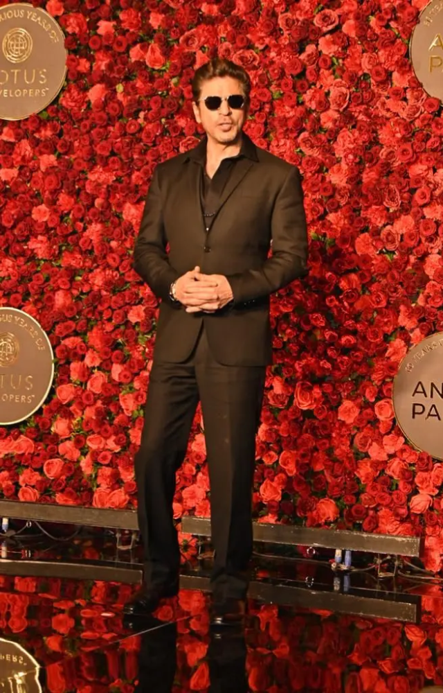 Shah Rukh Khan is currently basking in the glow of `Dunki`. The megastar carried his glow to the red carpet to celebrate Anand Pandit