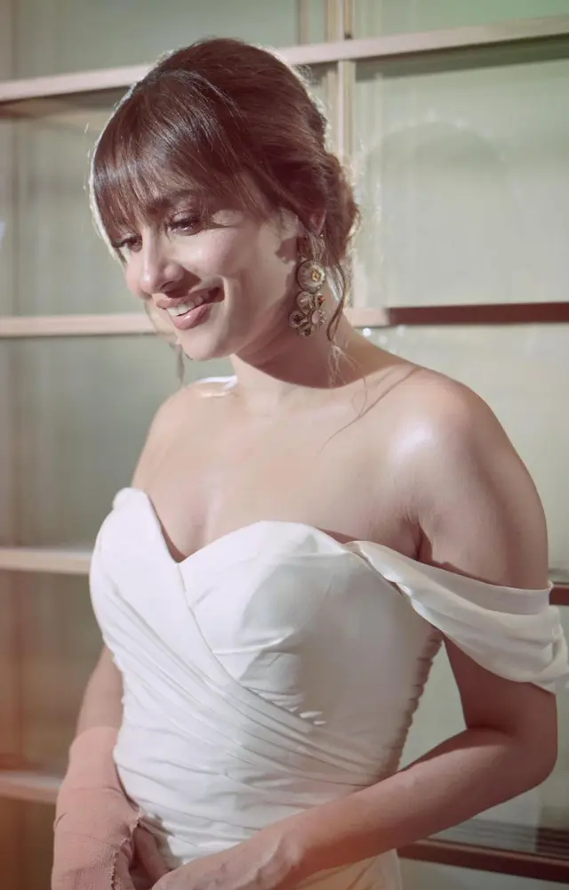 In one look, the actress stunned in a white off-shoulder gown