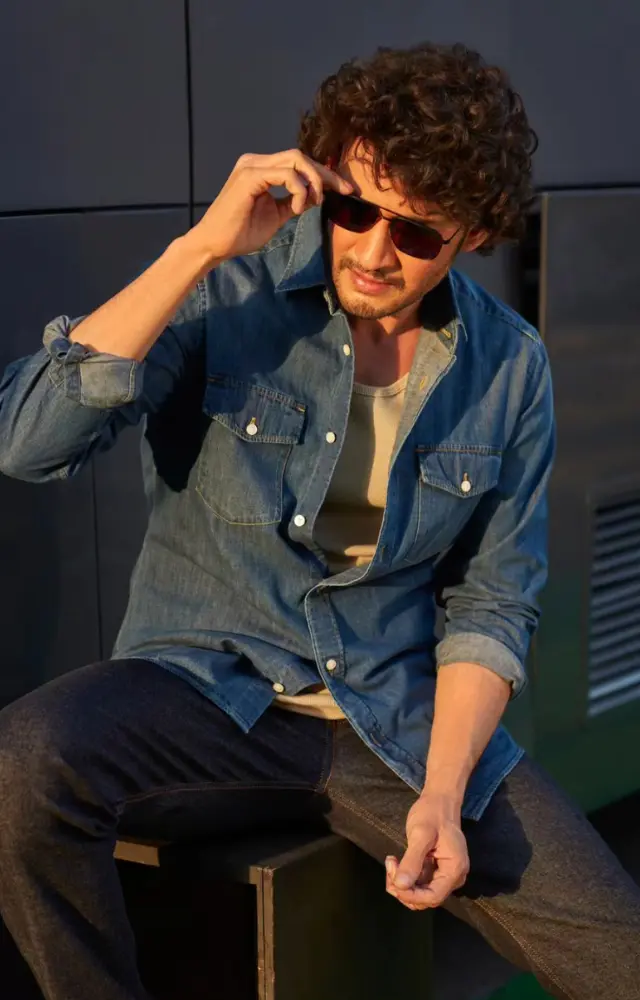 In this look, the actor wore a stylish denim shirt and paired it with smart black jeans