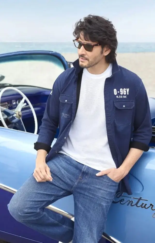 In another photo shoot, Mahesh wore a casual white T-shirt and paired it with jeans and a stylish blue shirt