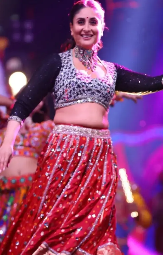 Kareena Kapoor Khan was seen grooving to songs like `Yeh Ishq Haaye` and `Chammak Challo` at the awards