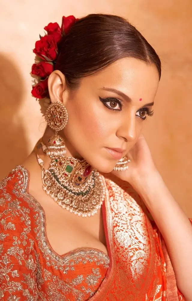Kangana Ranaut chose a bun accessorised with tiny red roses for the Ram Mandir inauguration in Ayodhya.