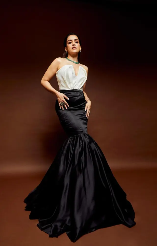 Nothing says red carpet fashion like a black and white strapless gown with a mermaid cut.
