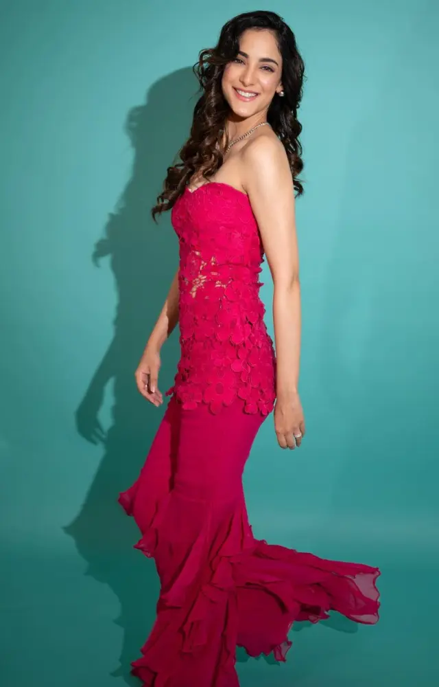 Kanikka Kapur looked stunning in a pink dress, perfect for acing your Valentine`s Day look
