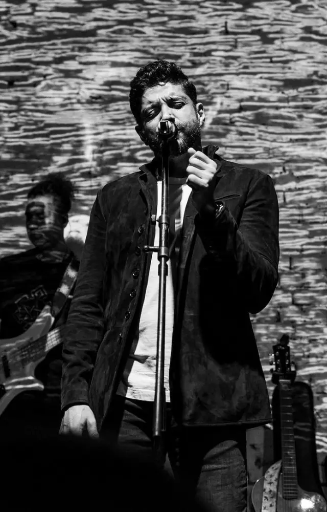 Sharing a snapshot from a performance at an event, the rockstar singer exuded uber cool vibes in this particular look